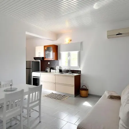 Apartment Anemolia With Pool Páros